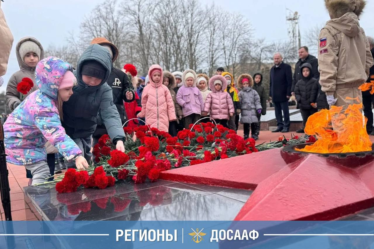 Досаафовцы возложили цветы освободителям Курганинского района